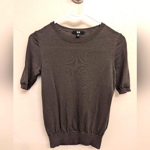 Uniqlo Short Sleeve Sweater - Picture 1 of 6